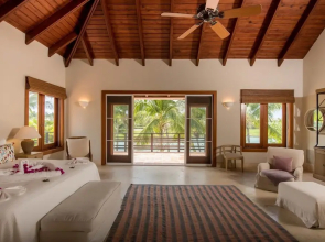 Lake Front Villa With Open Design in Luxury Resort