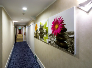 Santa Grand Hotel East Coast, a NuVe Group Collection