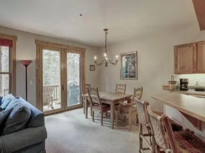 8757 Trappers Crossing Condo