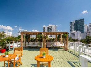 Catalina Hotel & Beach Club