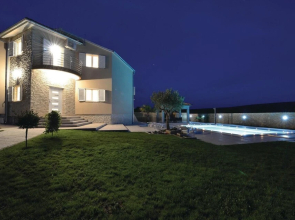 Beautiful Home in Pridraga With Wifi and 5 Bedrooms