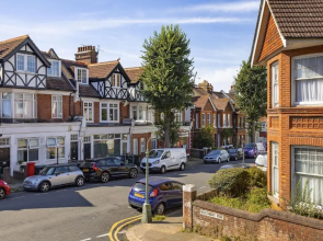 Immaculate 2-bed Apartment in Hove