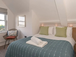 Larkrise, The Penthouse