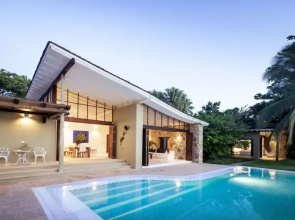 w Spacious 5BR Villa at Mesa de Yeguas