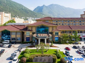 Zhaojun Mountain Villa (Xingshan High-speed Railway Station)