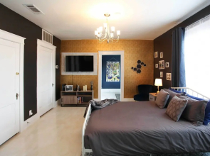 Stunning Alabama Studio ~ 2 Mi to Dtwn Mobile!