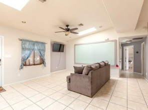 Spacious, Modern, Exquisite 4-bed Home in Tucson