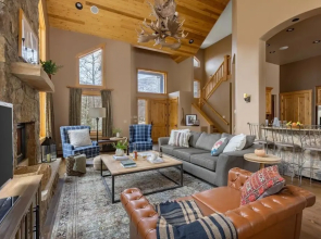 Highline - Breathtaking Mountain Home w Hot Tub & Views