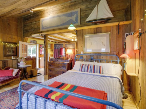 Cozy 1930s-style Waterfront Maine Cabin w/ Dock!