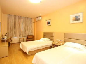 Home Inn (Changsha Jianxiang Road Furong Square Metro Station)
