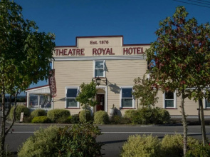 Theatre Royal Hotel Kumara