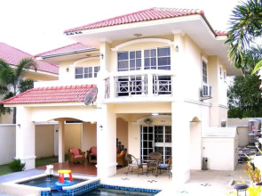 4 Bedroom Villa Private Pool Central Pattaya 15 min Away