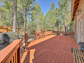 < 2 Mi to Hikes & Shops: Show Low Home w/ Deck
