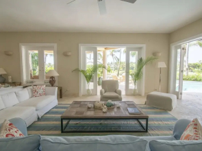 Spacious Lake Front Villa With In-room Jacuzzis in Luxury Golf and Beach Resort