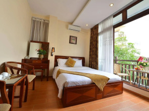 Artisan Lakeview Hotel