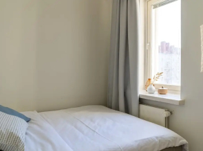 2 Bedroom apartment Steps from the Metro