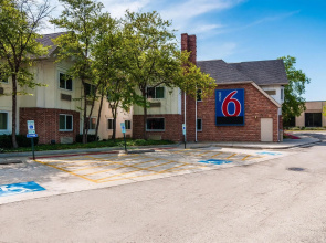 Motel 6 Arlington Heights, IL - Chicago North Central