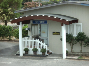 Camellia Court Family Motel