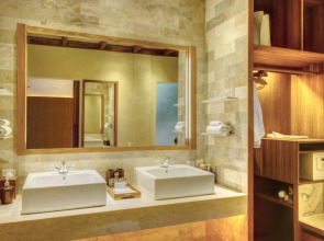 Komaneka at Monkey Forest