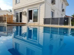 orman manzaralı havuzlu villa