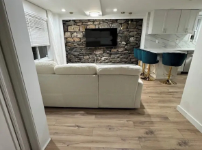 Luxe 1BR Oasis - Prime NY Stay