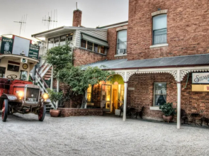 Steampacket Inn