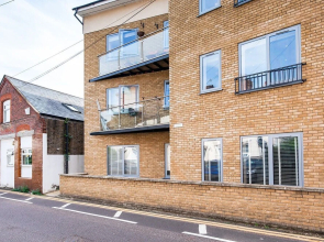 Emerald Court Executive Watford Central Apartment