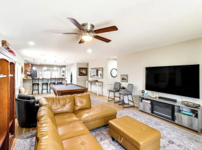 4 Mi to Lake: Show Low Home w/ Hot Tub