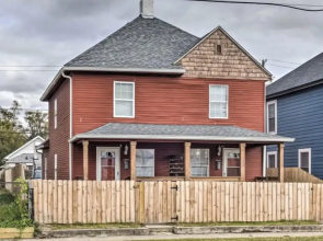 Urban Chic Townhome Near Downtown