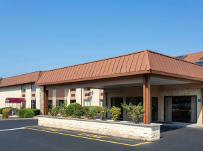 Days Inn by Wyndham Hillsborough