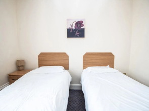 OYO The White Hart Inn