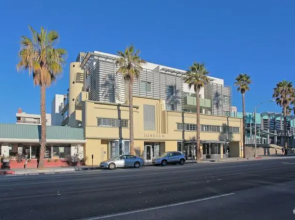 Modern Studio in Santa Monica