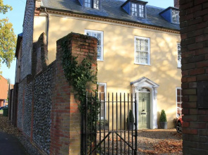 The Lawns Spa Apartment
