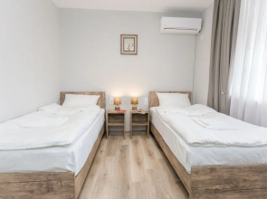Falcon Apartments - Metro