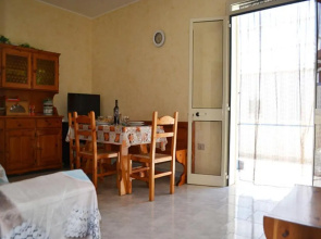 Central Holiday Home With Terrace And Garden, Parking Available