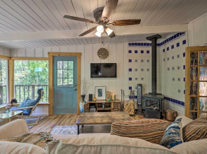 Loch Lomond Cabin w/ Hot Tub, Near Wineries!