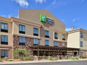 Holiday Inn Express & Suites Page - Lake Powell Area by IHG