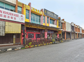 OYO 90792 Hezza Inn