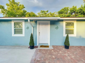 Modern Tampa Apartment ~ 3 Mi to Busch Gardens!