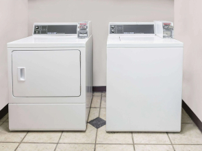 Super 8 by Wyndham Arlington Near AT&T Stadium