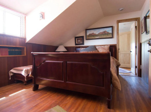 Red Horse Bed and Breakfast