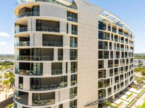 Upmarket unit at Ellipse waterfall country estate