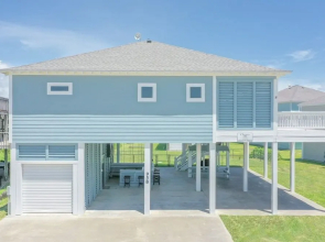 Ohana 3 Bedroom Home by RedAwning