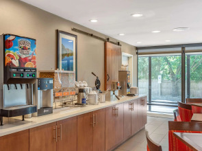 Comfort Suites Oakbrook Terrace near Oakbrook Center