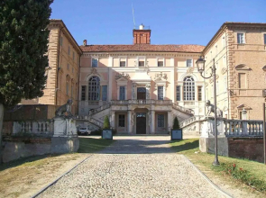 Lindhouse - Country House a Govone