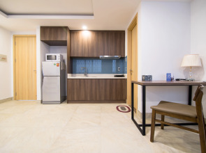 RedDoorz Premium near Hang Xanh