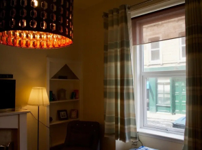 Central & Comfortable Flat - Sleeps 4