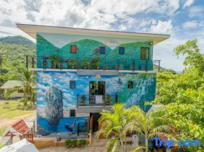 Penthouse Crystal Bay Apartments