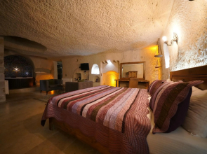 Elite Cave Suites