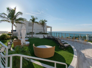 Luxury Beachfront Studio-with Daily Cleaning